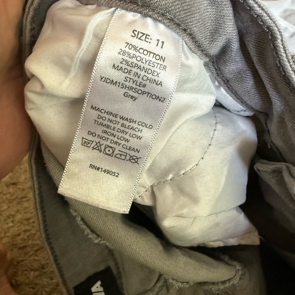 Fashion Nova Soft Gray Jeans - Picture 4 of 4